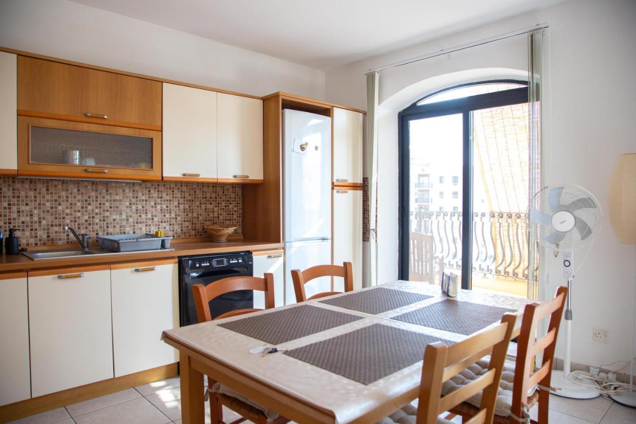 2bd Cosy With Spacious Balcony - Close To Bugibba San Pawl il-Baħar